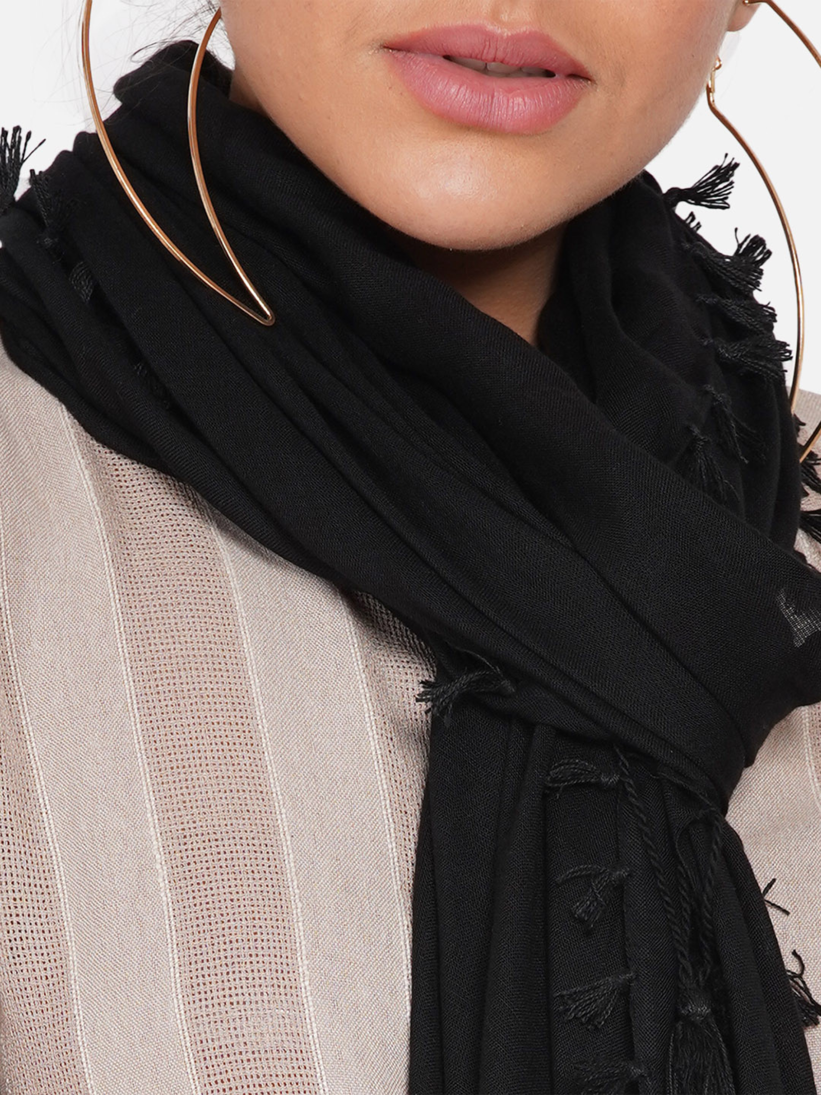 BLACKViscoseSolidScarfwithTassels_4
