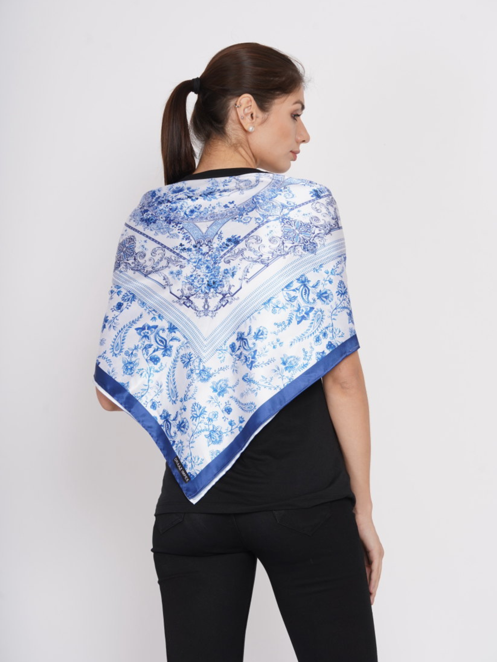 BLUEPOTTERYSCARF_1